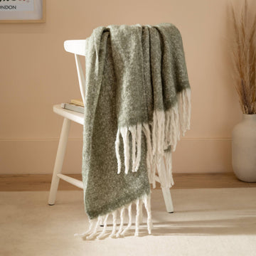 Cozy Woven Tasselled Throw Green