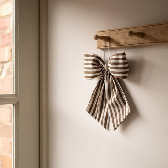 Brown stripe hanging bow detail