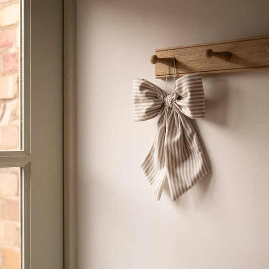 Beige stripe hanging bow detail