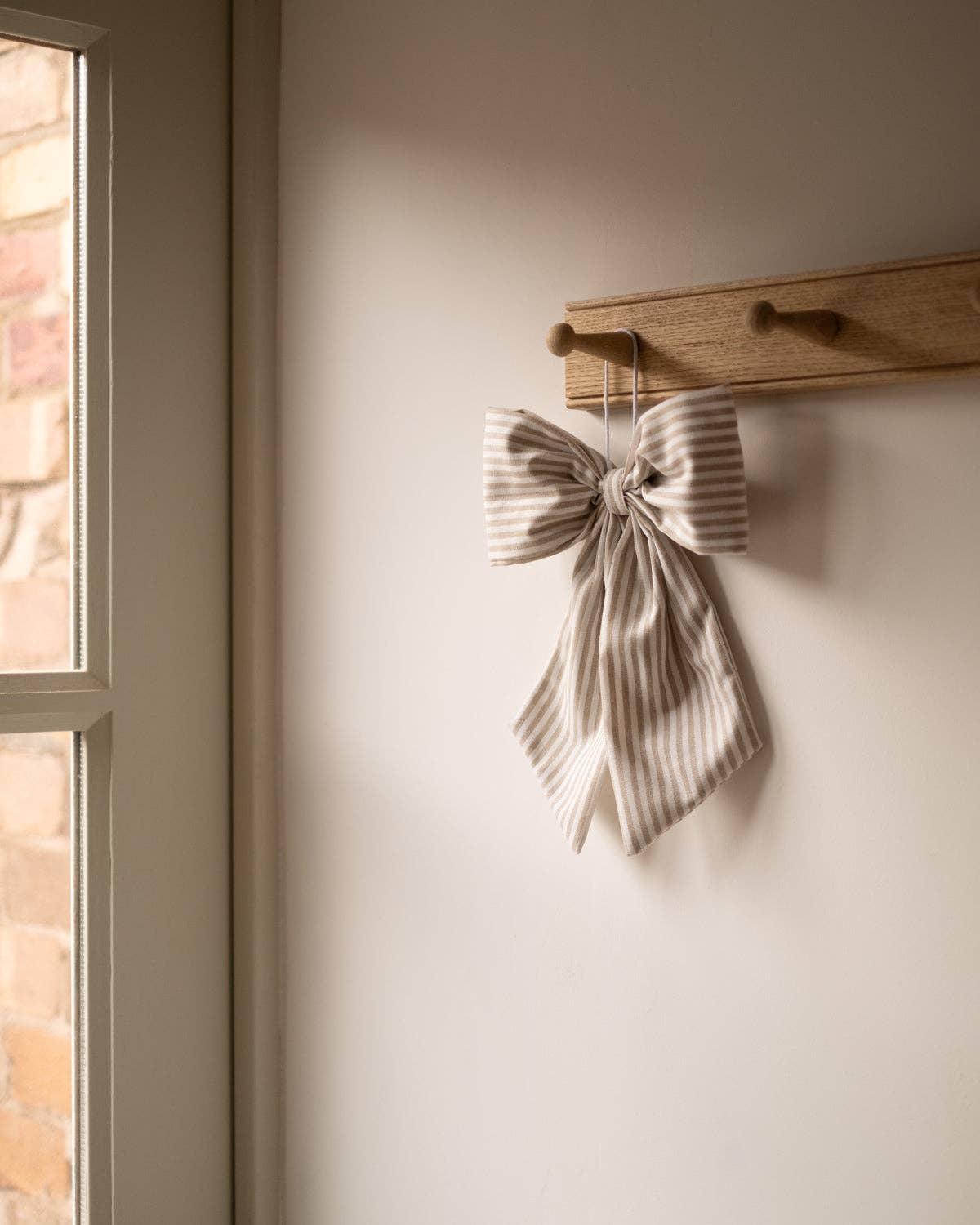 Beige stripe hanging bow detail